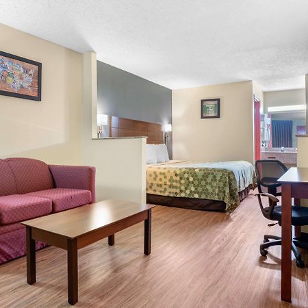 Econo Lodge Inn & Suites Forest Dış mekan fotoğraf