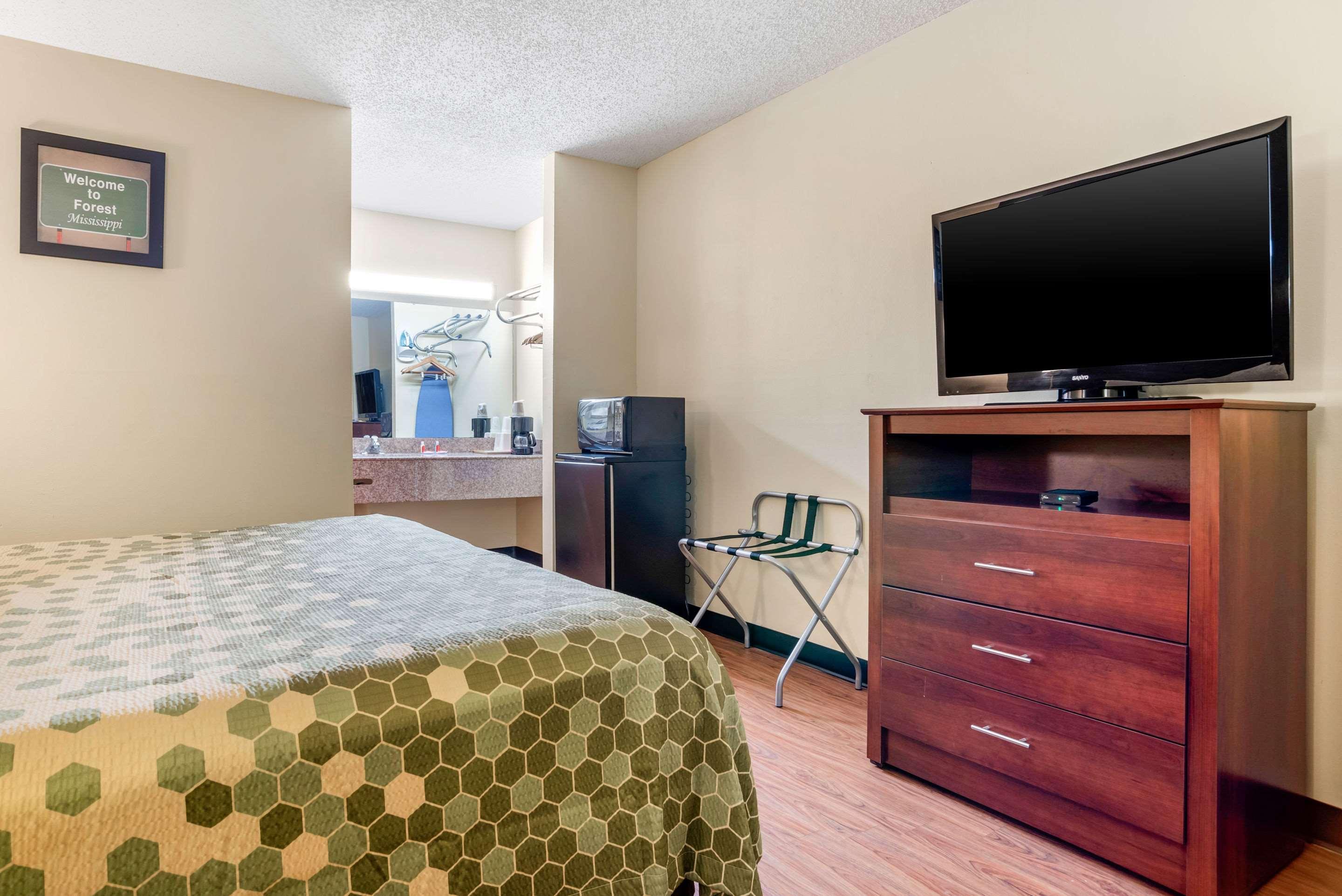 Econo Lodge Inn & Suites Forest Dış mekan fotoğraf