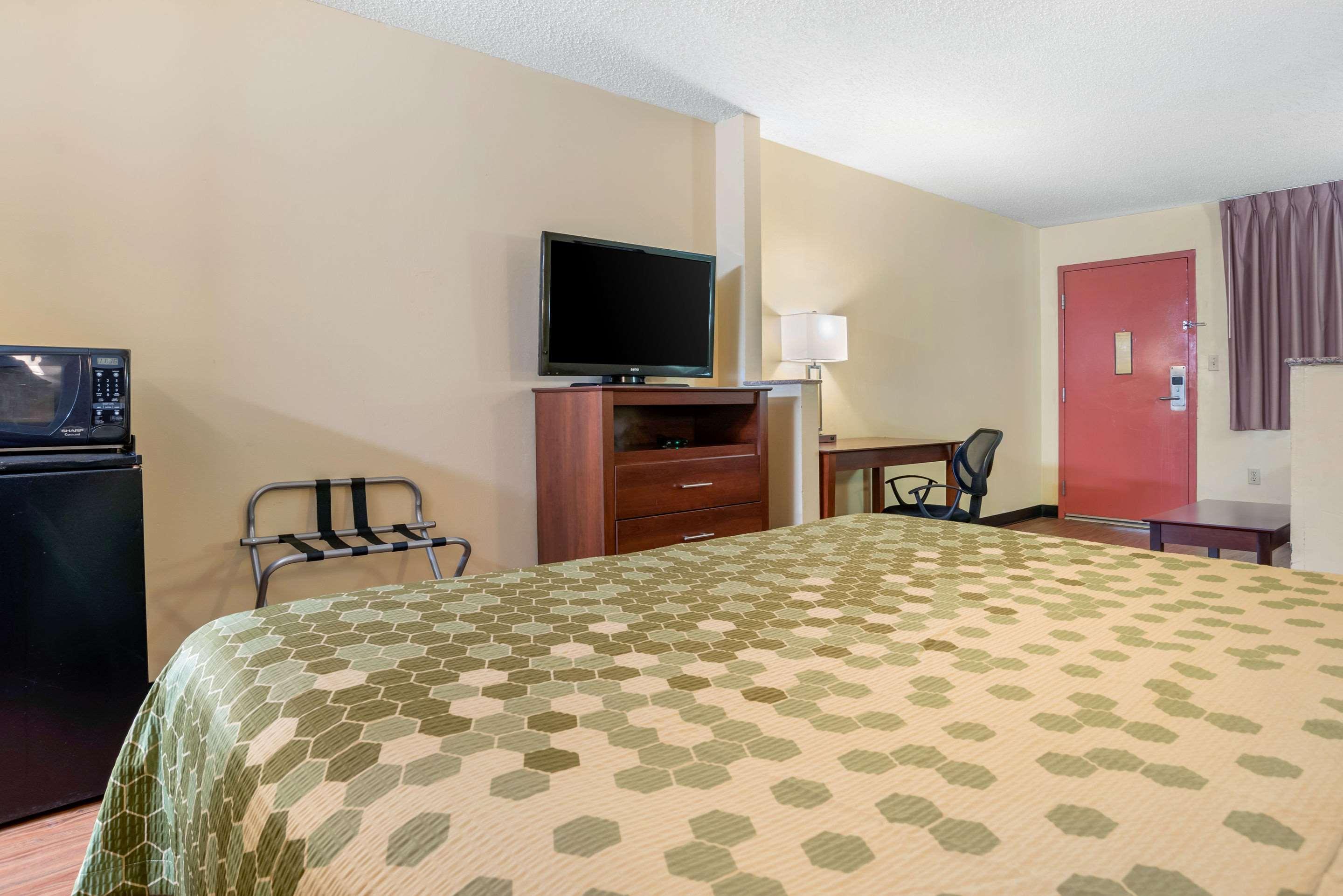 Econo Lodge Inn & Suites Forest Dış mekan fotoğraf