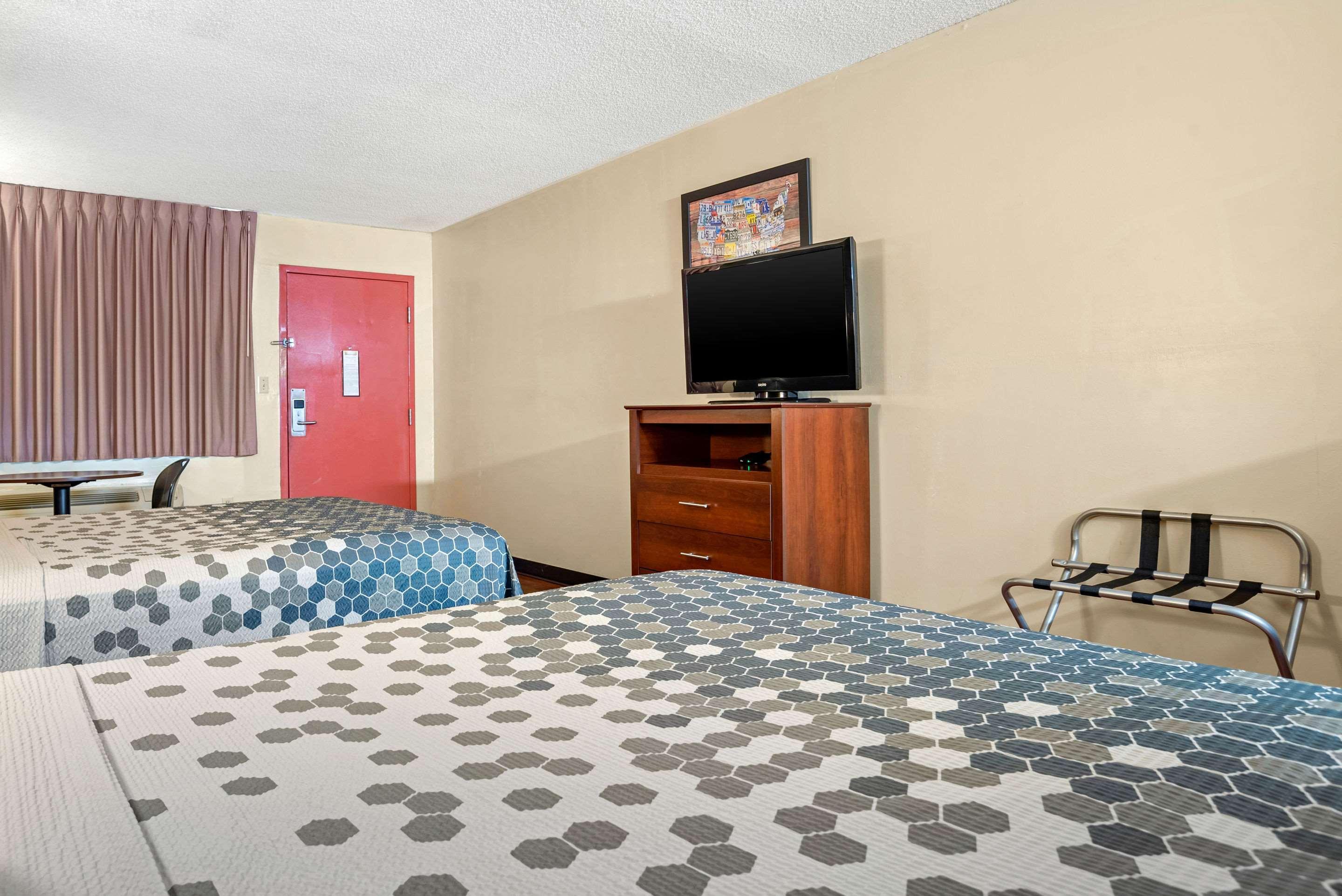 Econo Lodge Inn & Suites Forest Dış mekan fotoğraf