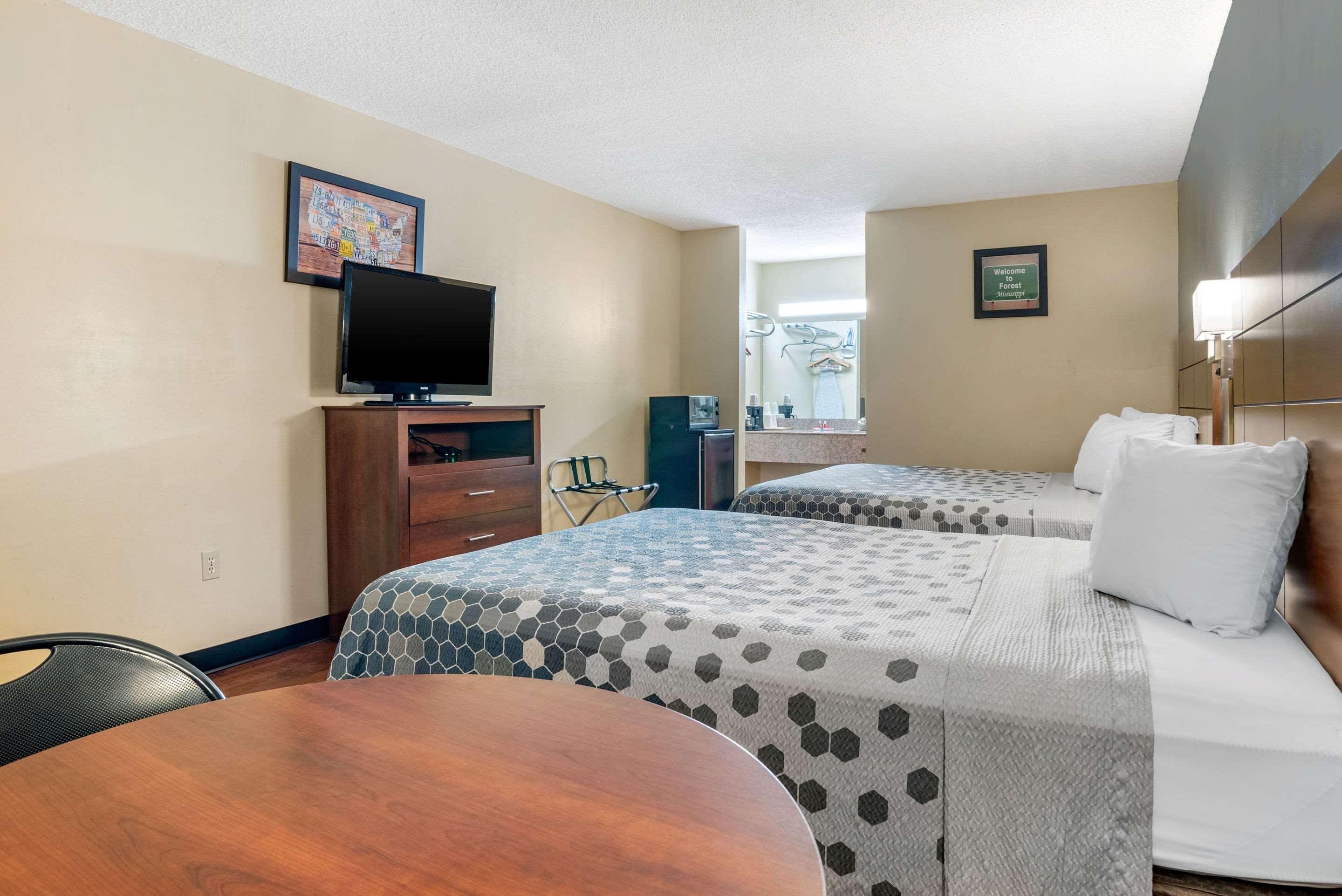 Econo Lodge Inn & Suites Forest Dış mekan fotoğraf