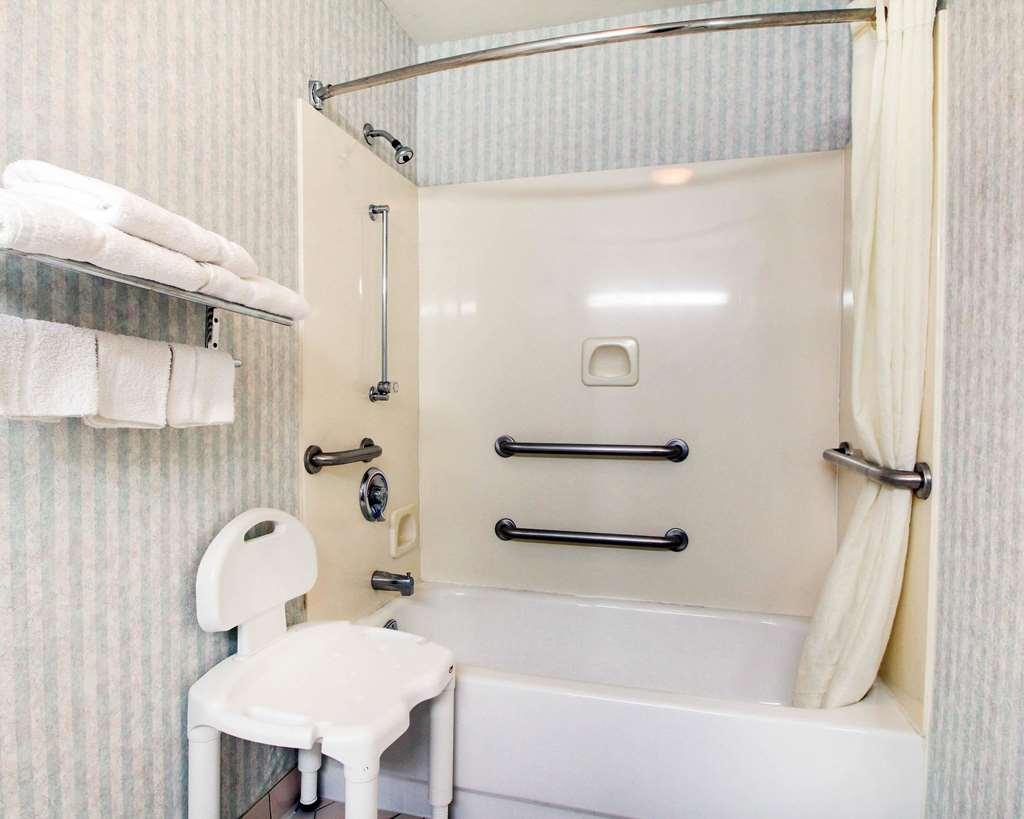Econo Lodge Inn & Suites Forest Oda fotoğraf
