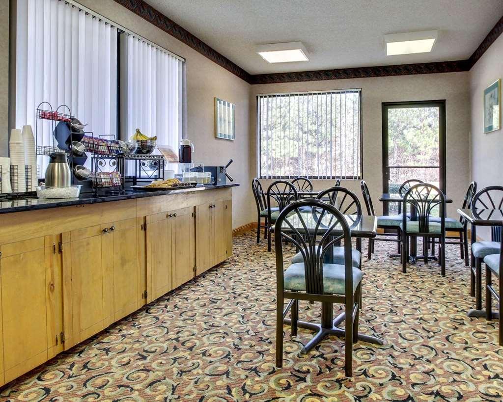 Econo Lodge Inn & Suites Forest Restoran fotoğraf